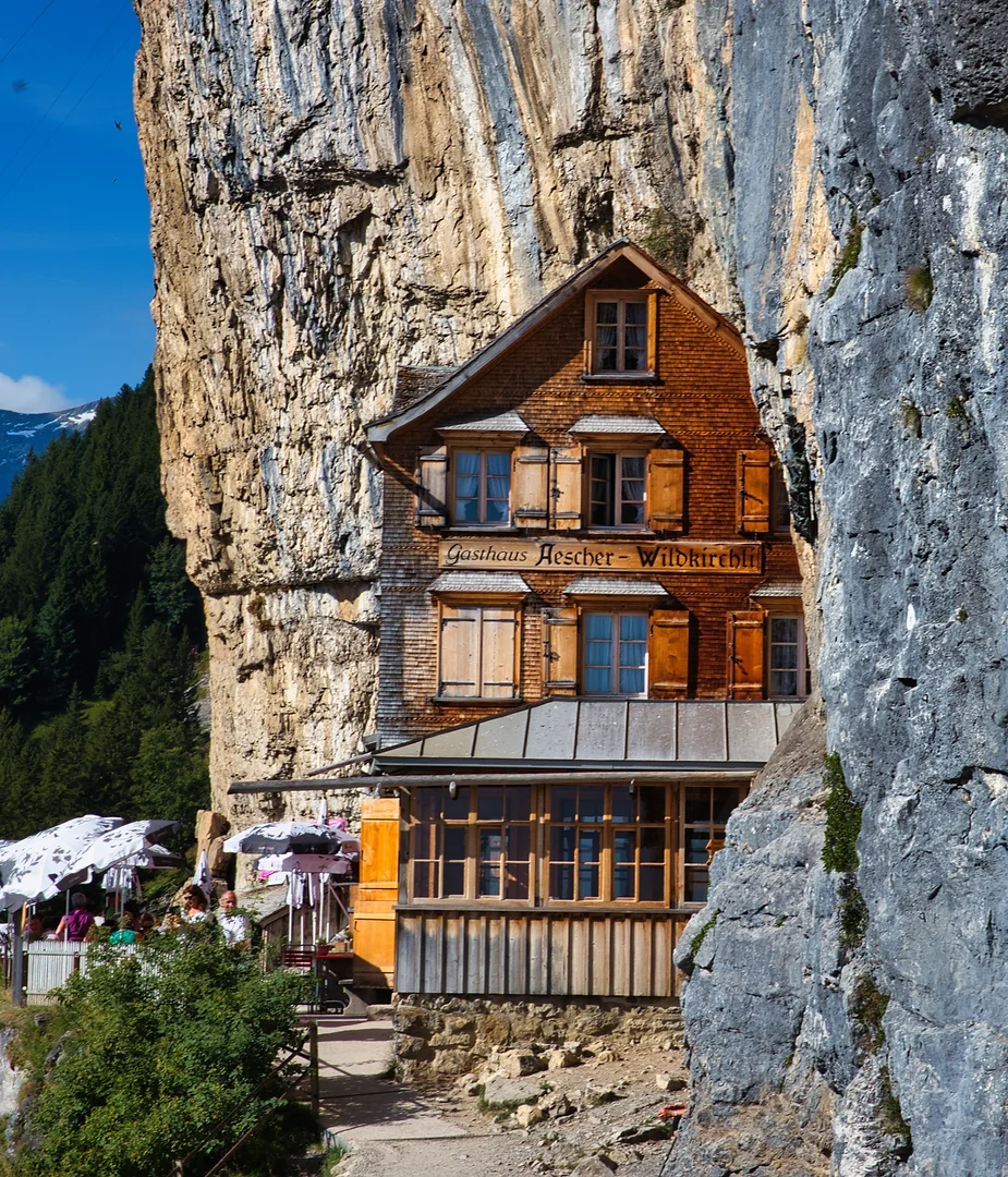 Äescher & Appenzell: Adventure awaits at Äescher, where stunning cliffs meet the charming village of Appenzell – a perfect blend of nature and culture!