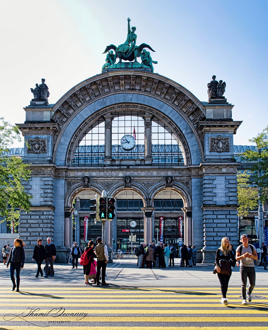 Lucerne: Where lakeside beauty meets alpine grandeur, creating a timeless Swiss enchantment!