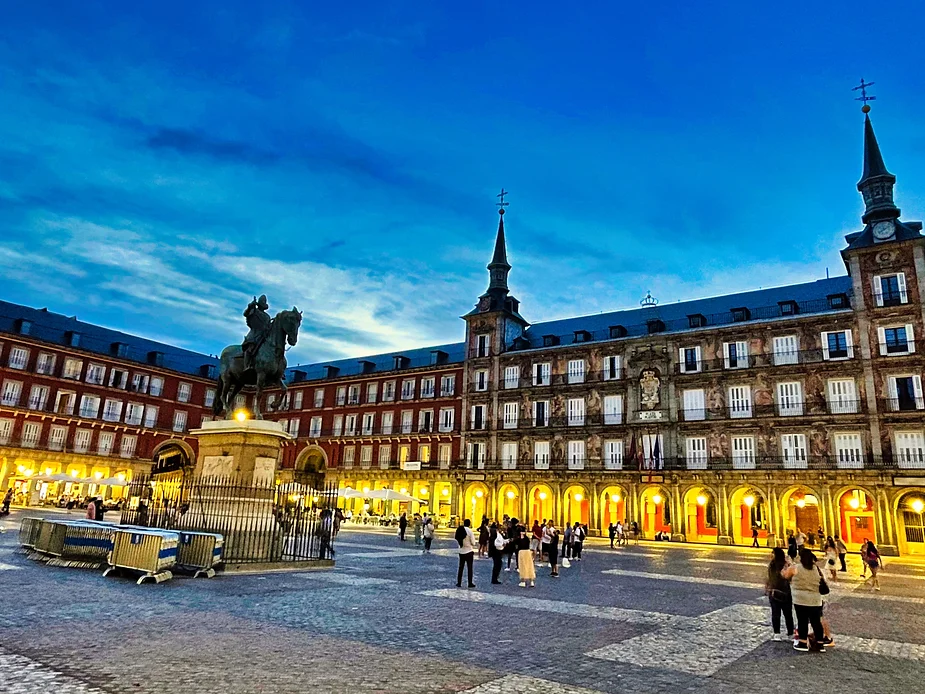 Madrid: Spain’s vibrant capital, where rich culture, art, and lively streets create endless possibilities!